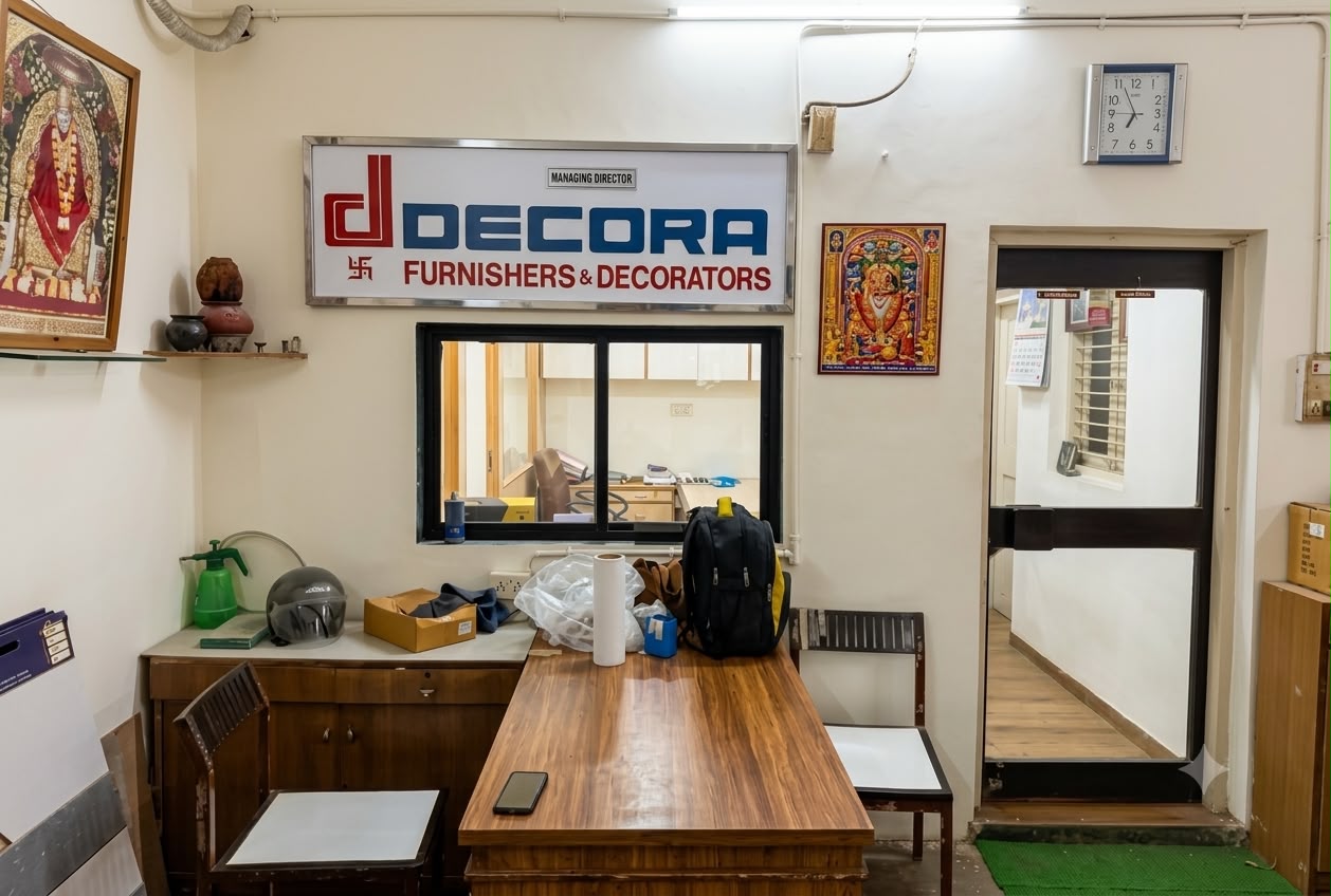 Decora Entrance